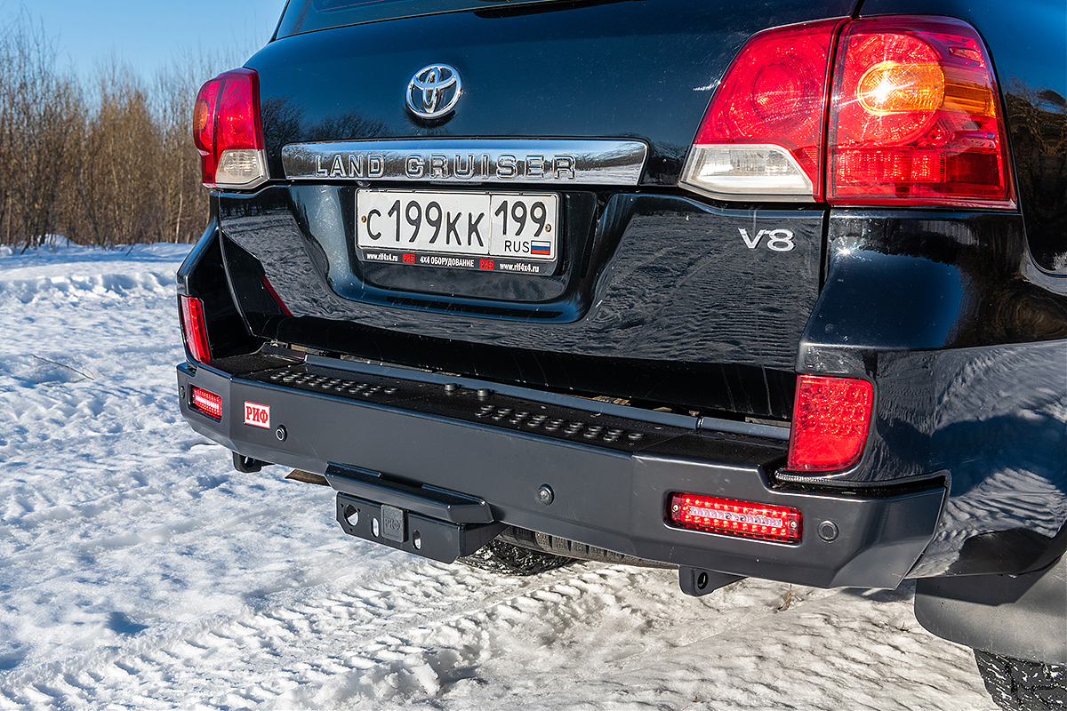 Бампер РИФ силовой задний Toyota Land Cruiser 200 2012-2015 с квадратом под фаркоп и фонарями, стандарт