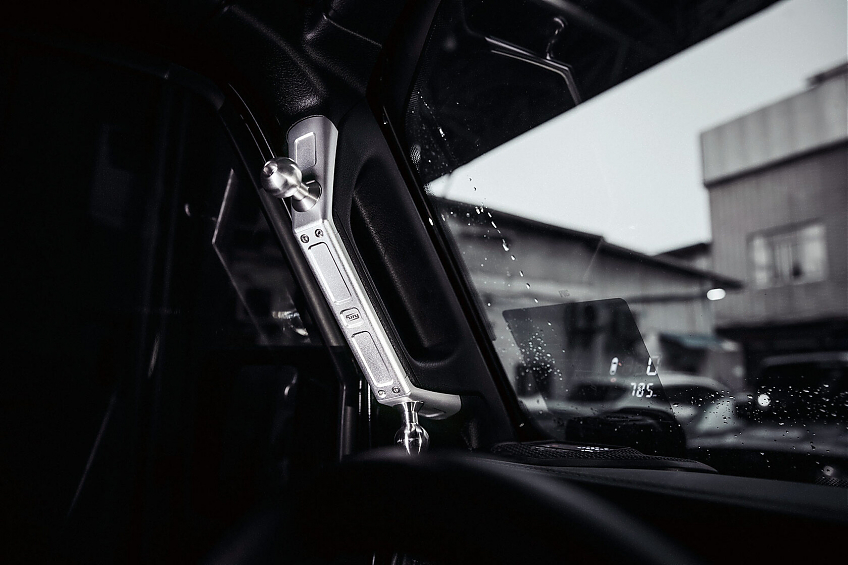 Кронштейн FURY для телефона на ручку стойки Jeep Wrangler JL