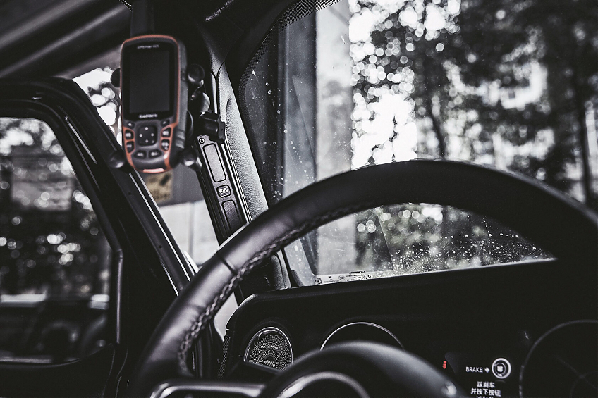 Кронштейн FURY для телефона на ручку стойки Jeep Wrangler JL