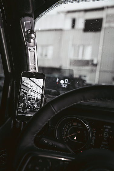 Кронштейн FURY для телефона на ручку стойки Jeep Wrangler JL