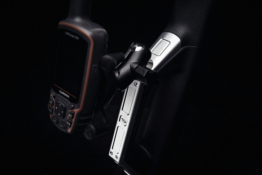 Кронштейн FURY для телефона на ручку стойки Jeep Wrangler JL