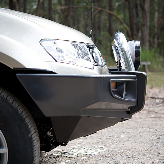 Бампер силовой передний ARB Sahara для Mitsubishi Pajero Sport с 2010 до 2013 года.