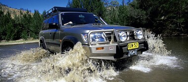 Бампер передний силовой Deluxe для Nissan Patrol Y61 до 10/2004 года.