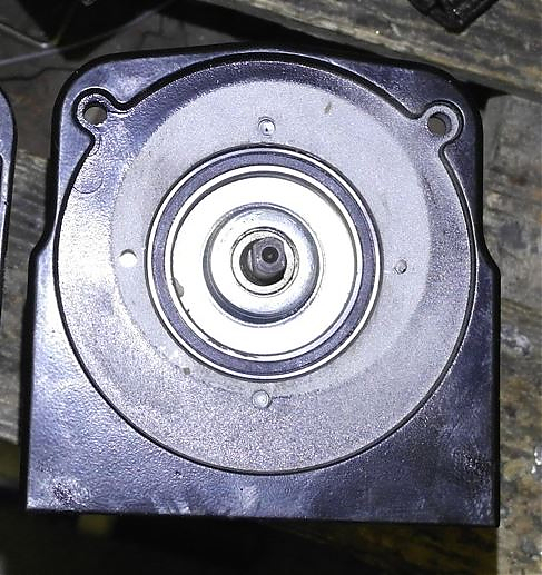 Боковина лебедки со стороны мотора T-Max ATWPRO-6000