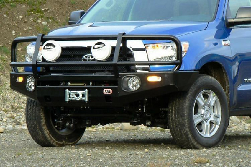 Бампер передний силовой ARB Deluxe для Toyota Tundra с 2007 года.
