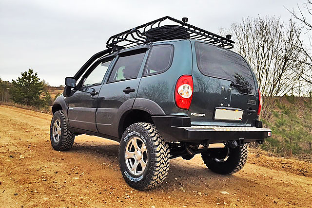 Бампер задний силовой ШЕВИ-НИВА с квадратом под фаркоп