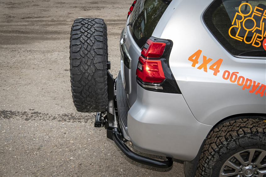 Бампер РИФ силовой задний Toyota Land Cruiser Prado 150 c квадратом под фаркоп, калиткой, подсветкой номера