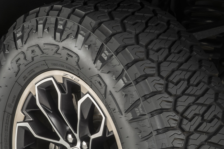 Шина всесезонная Maxxis RAZR AT 295/70 R18LT 129/126S