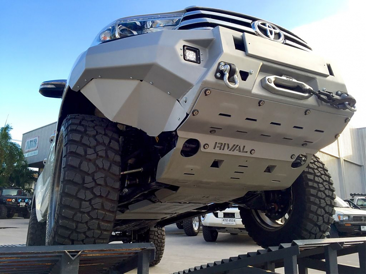 Защита алюминиевая Rival для РК Toyota Hilux VIII 4WD 2015+