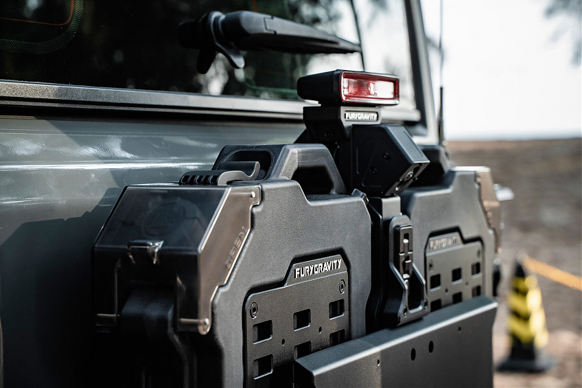 Крепление канистр к задней двери с 2 канистрами FURY для Jeep Wrangler JL