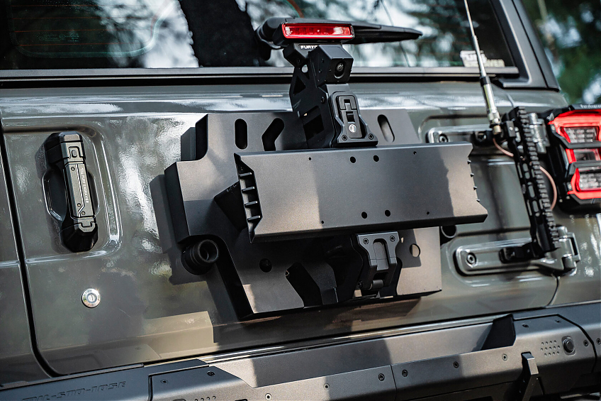 Крепление канистр к задней двери с 2 канистрами FURY для Jeep Wrangler JL