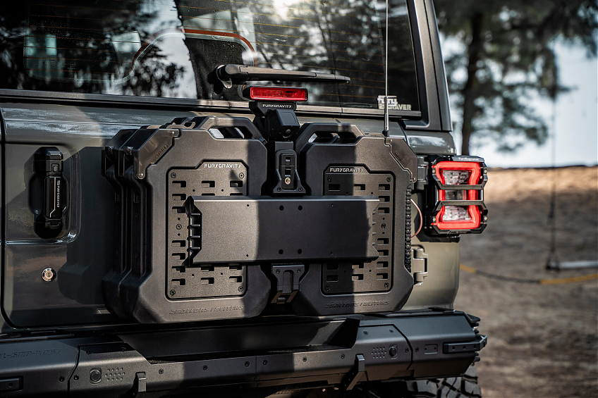 Крепление канистр к задней двери с 2 канистрами FURY для Jeep Wrangler JL