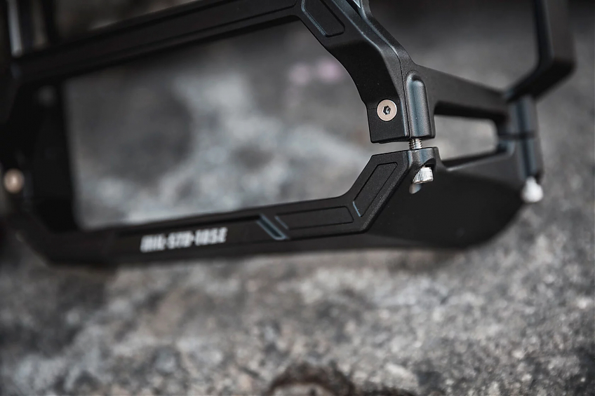 Алюминиевая защита заднего фонаря FURY серии Awaken для Jeep Wrangler JL (Чёрная)