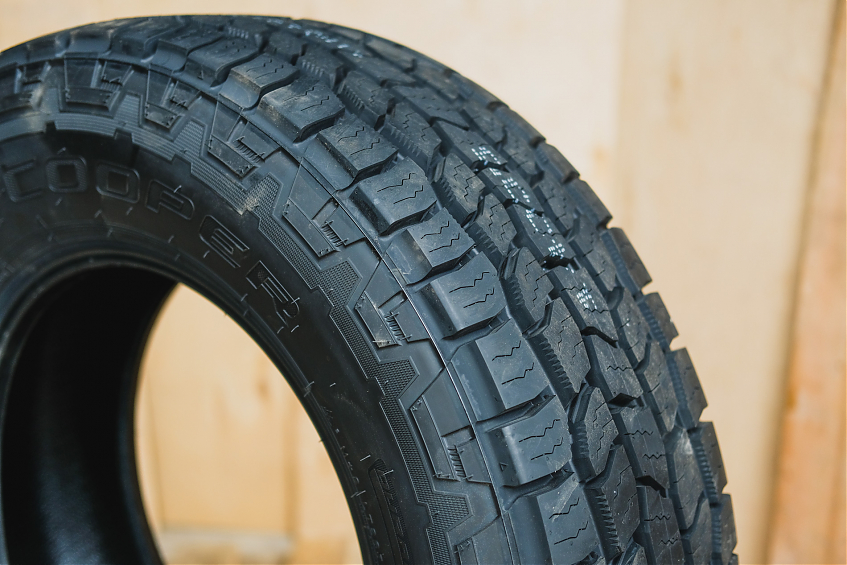 Всесезонная автомобильная шина Cooper Discoverer AT3 LT 265/70 R17 121/118 S