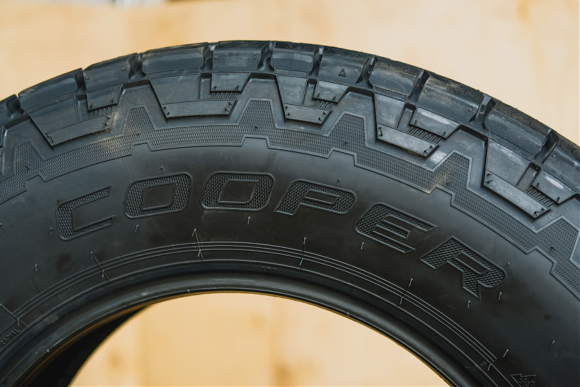 Всесезонная автомобильная шина Cooper Discoverer AT3 LT 265/70 R17 121/118 S