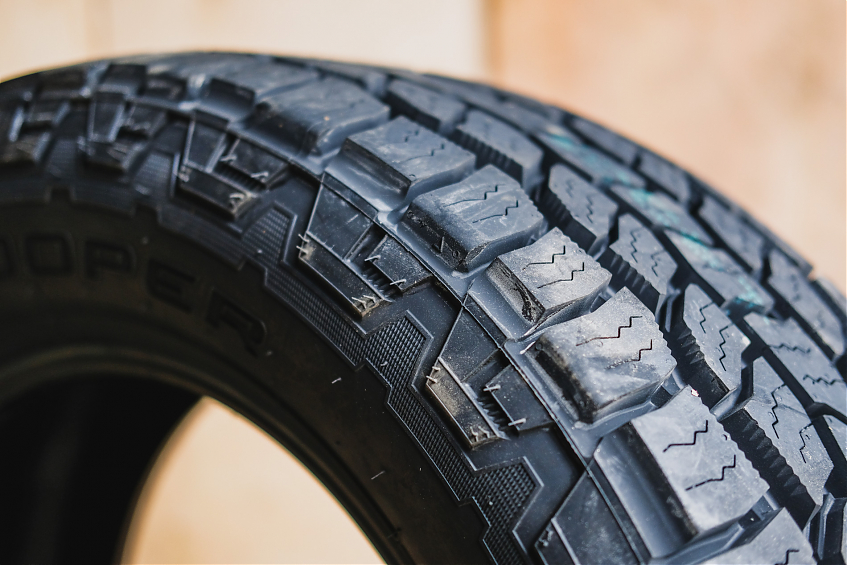 Всесезонная автомобильная шина Cooper Discoverer AT3 LT 265/60 R18 119/116S