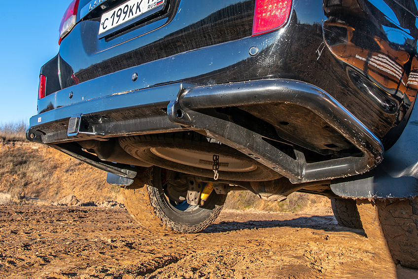 Бампер задний силовой/защита штатного бампера РИФ Toyota Land Cruiser 200 2007-2015 c квадратом под фаркоп