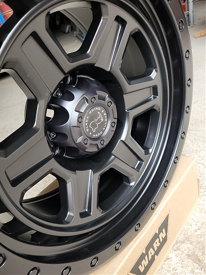 ДИСК АВТОМОБИЛЬНЫЙ АЛЮМИНИЕВЫЙ ЛИТОЙ BLACK RHINO RENO (Реплика) 17х9 ET-0 6X139.7 ЦО-110,1 черный матовый