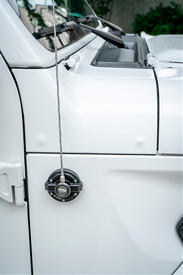 Алюминиевая антенна FURY круглая серии Gravity для Jeep Wrangler JL