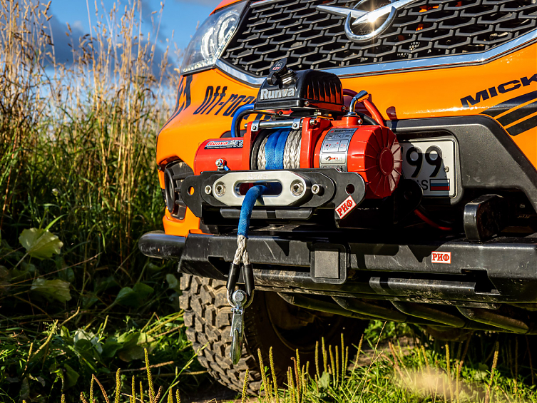 Лебёдка переносная РИФ 9.5XS c квадратом для фаркопа и проводами в сборе, короткий барабан, синтетический трос (облегченная)