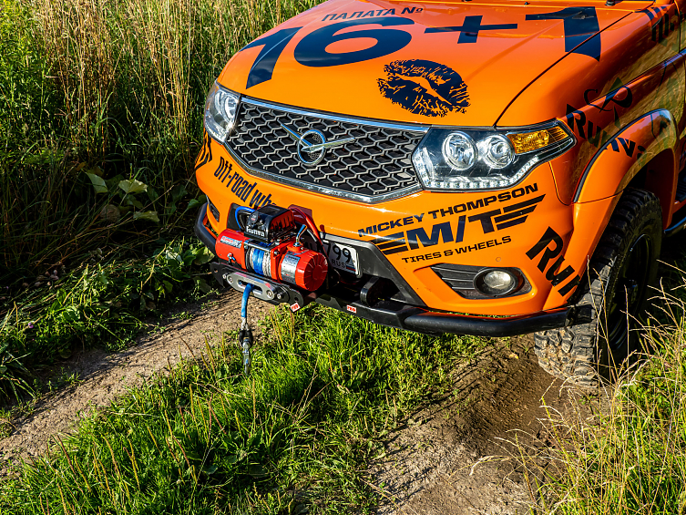 Лебёдка переносная РИФ 9.5XS c квадратом для фаркопа и проводами в сборе, короткий барабан, синтетический трос (облегченная)