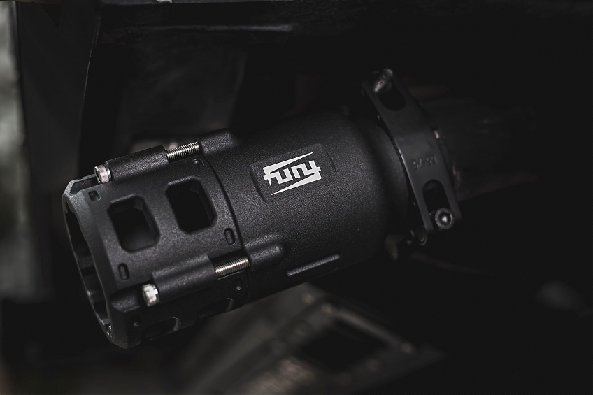 Насадка на выхлопную трубу FURY серии Armory для Jeep Wrangler JL