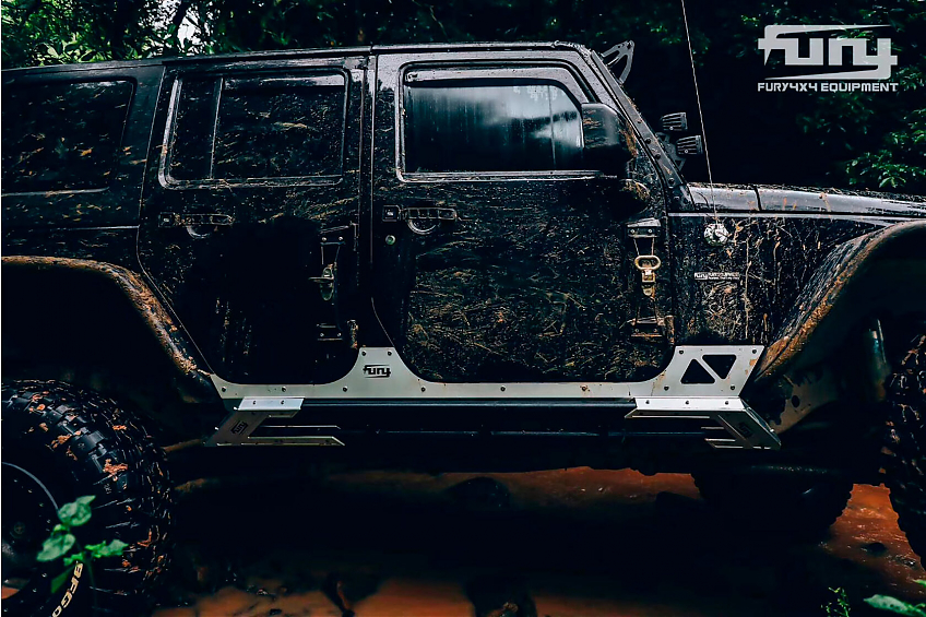 Алюминиевая боковая накладка \ защита Fury на пороги для Jeep Wrangler JL
