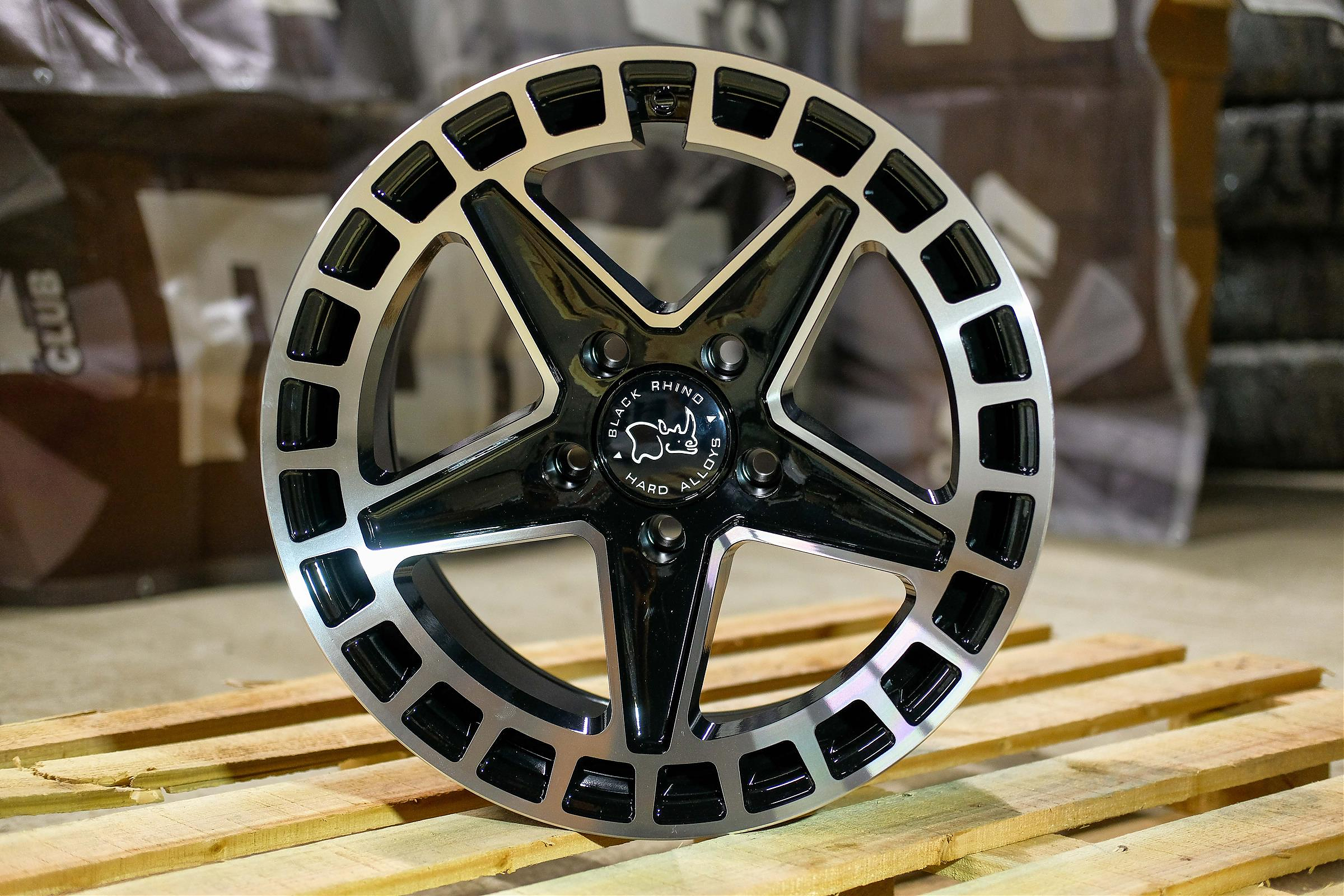 ДИСК АВТОМОБИЛЬНЫЙ АЛЮМИНИЕВЫЙ ЛИТОЙ BLACK RHINO STAR полированный (Реплика) R17х9 5x127 ET-0 ЦО 71.6