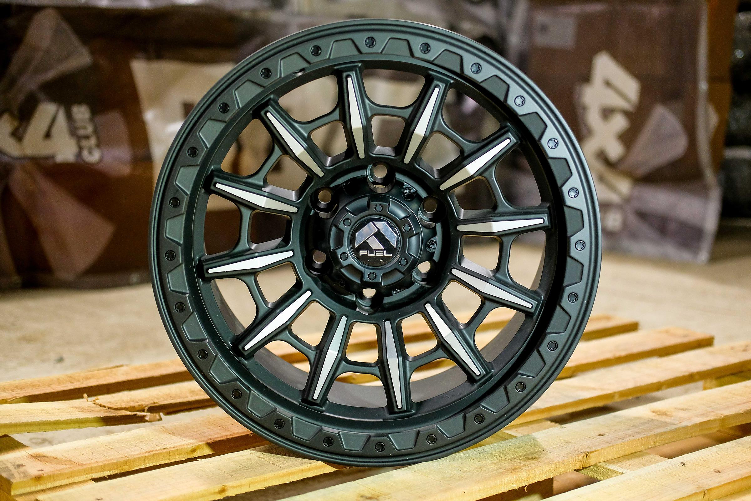 ДИСК АВТОМОБИЛЬНЫЙ АЛЮМИНИЕВЫЙ ЛИТОЙ  KMC CARNAGE (Реплика) 17х9 ET-10 6X139.7 ЦО-110,1