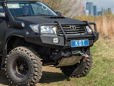 Передний силовой бампер III поколения с кенгурином алюминиевый для Toyota HILUX до 2015 г.в.