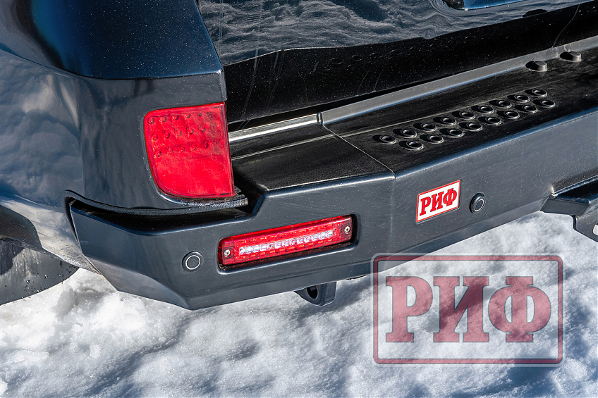 Бампер РИФ силовой задний Toyota Land Cruiser 200 2007-2012 с квадратом под фаркоп, калиткой, фонарями, подсветкой номера