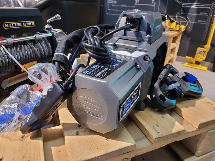 Лебедка электрическая 12В с синтетическим тросом Superwinch SX12SR 