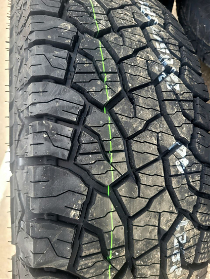 Шина вседорожная всесезонная Kumho Road Venture AT52 285/70 R17	121/118R