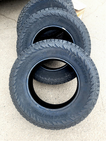 Шина вседорожная всесезонная Kumho Road Venture AT52 285/70 R17	121/118R