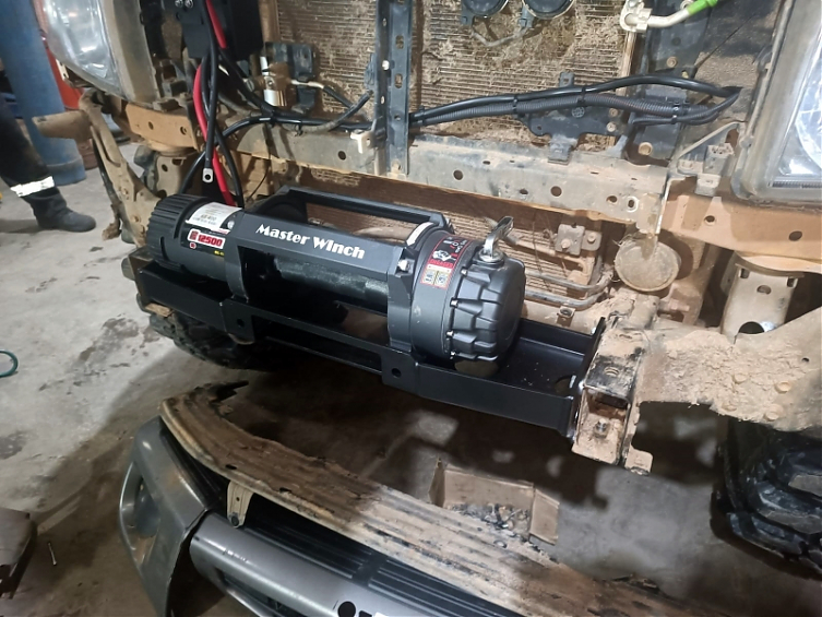 Площадка для лебедку в штатный бампер Toyota Land Cruiser 76-79 2007+