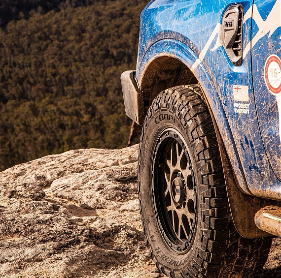 Всесезонная автомобильная шина Cooper Discoverer AT3 LT 265/70 R17 121/118 S