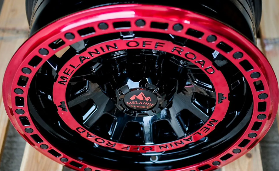 ДИСК АВТОМОБИЛЬНЫЙ АЛЮМИНИЕВЫЙ ЛИТОЙ Melanin Off Road Wheels 12173 r17x8.5 5x127,7 ET-12 ЦО 71.56 Черный + красный