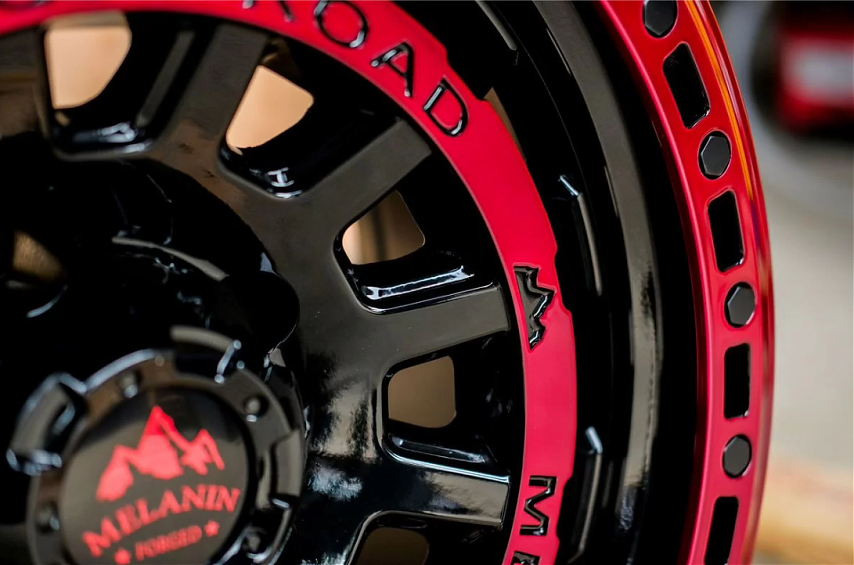 ДИСК АВТОМОБИЛЬНЫЙ АЛЮМИНИЕВЫЙ ЛИТОЙ Melanin Off Road Wheels 12173 r17x8.5 5x127,7 ET-12 ЦО 71.56 Черный + красный