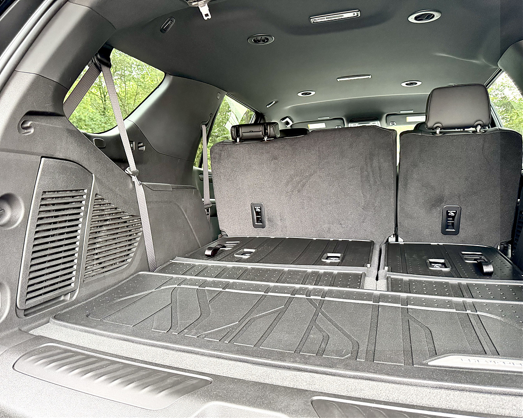 CHEVROLET ТАНОЕ LT Черный, рестайлинг 2025