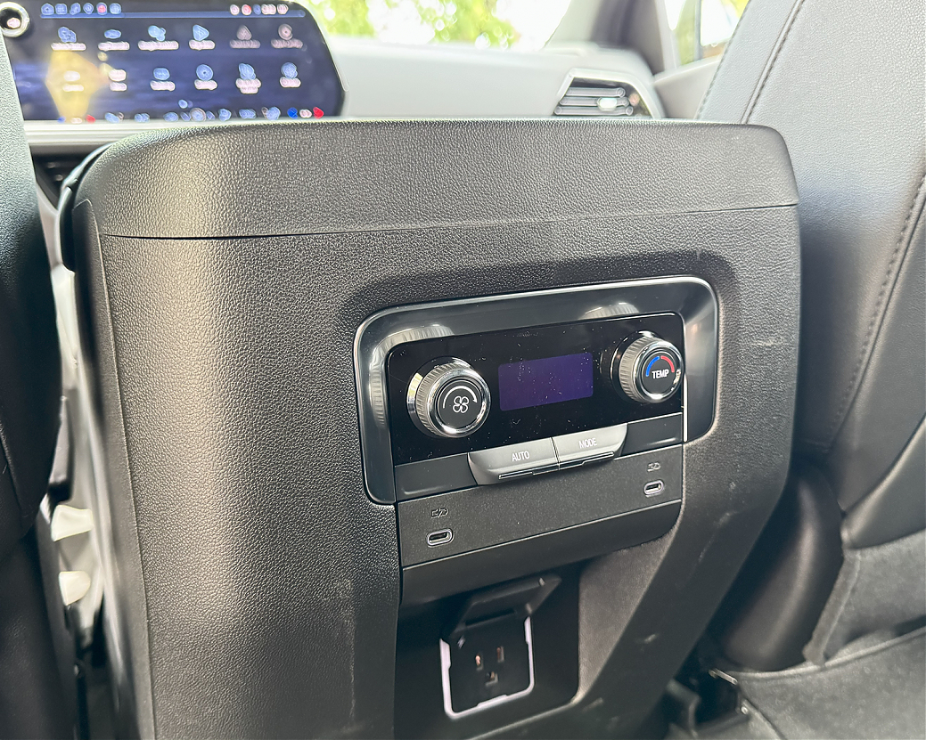 CHEVROLET ТАНОЕ LT Серый, рестайлинг 2025