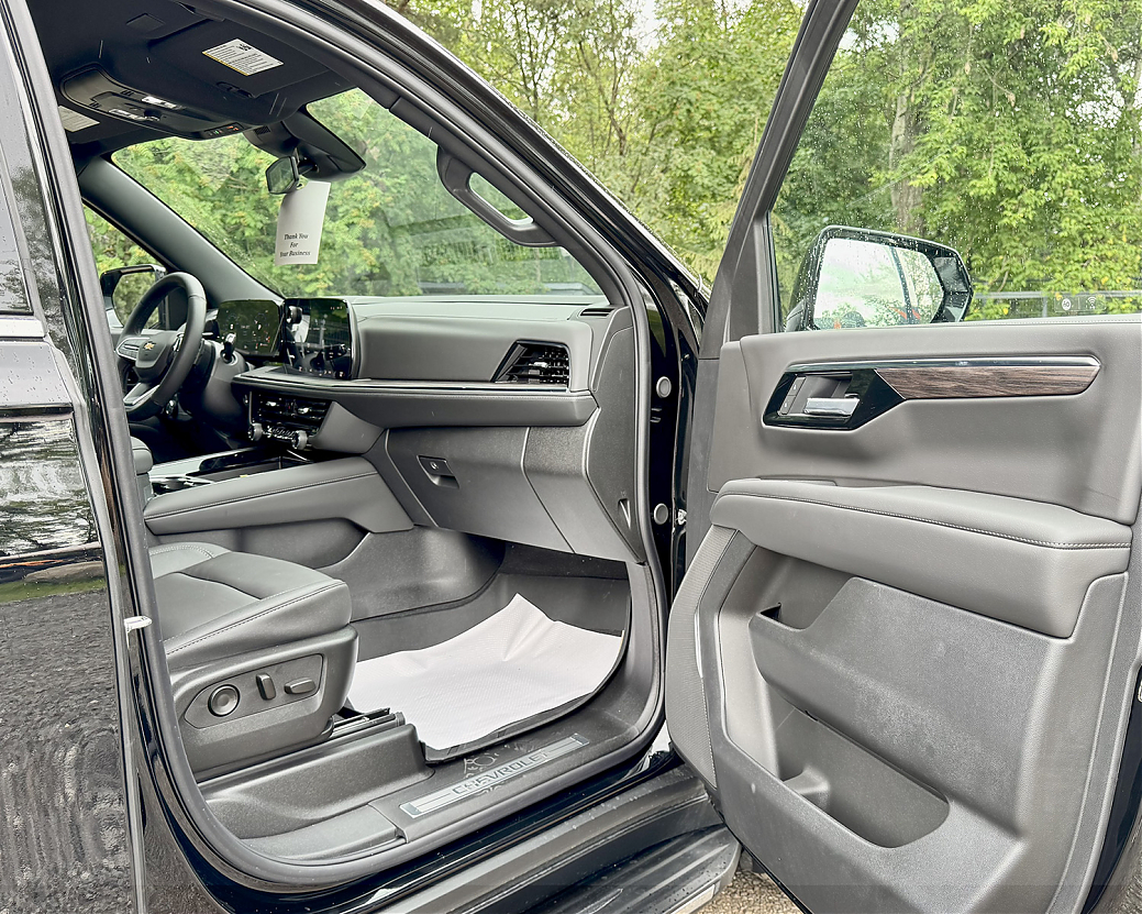 CHEVROLET ТАНОЕ LT Черный, рестайлинг 2025